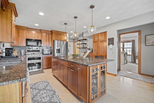 kitchen featuring a sink, stainless steel appliances, baseboards, recessed lighting, and brown cabinetry