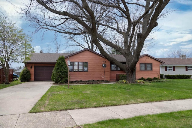 ranch-style home with roof with shingles, a front lawn, driveway, and an attached garage