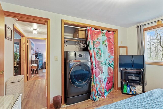 996 Inverness Ct, Nekoosa, WI 54457 - laundry room featuring washer / clothes dryer and wood finished floors