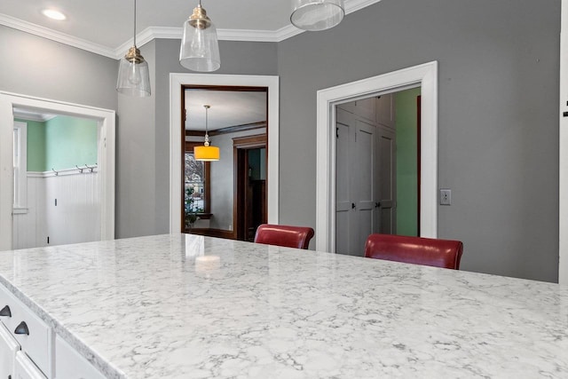 745 S Quincy St, Green Bay, WI 54301 - dining area with ornamental molding
