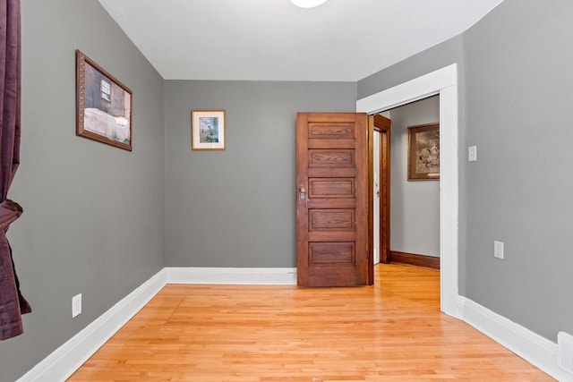 745 S Quincy St, Green Bay, WI 54301 - unfurnished room featuring baseboards and light wood-style flooring