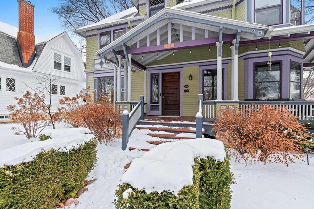 745 S Quincy St, Green Bay, WI 54301 - view of front of property with a porch