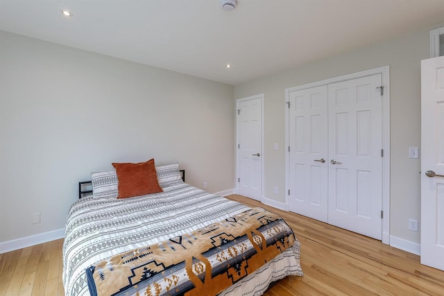 N7315 Winnebago Dr, Fond Du Lac, WI 54935 - bedroom with light wood-style flooring, baseboards, recessed lighting, and a closet