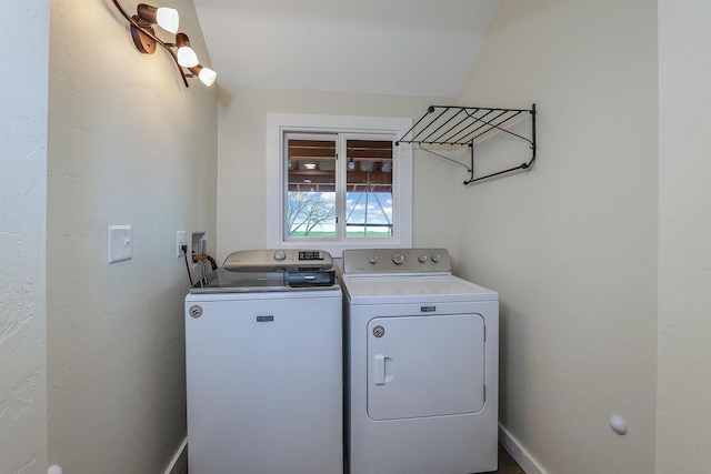 N7315 Winnebago Dr, Fond Du Lac, WI 54935 - clothes washing area featuring separate washer and dryer