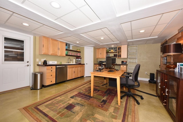 office area with recessed lighting, a sink, and baseboards