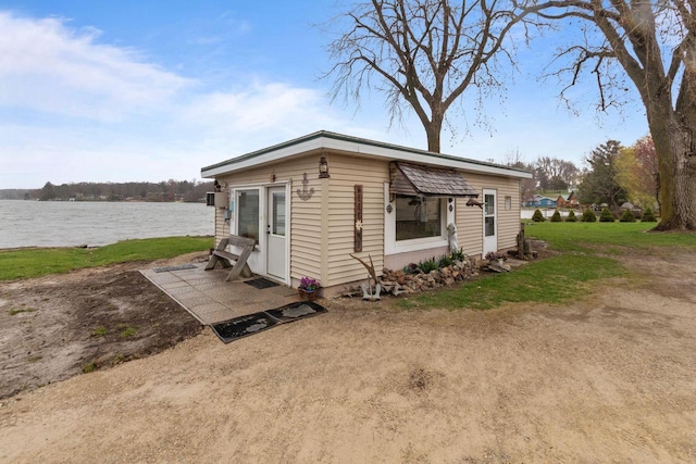 W2138 Melmar Dr, Markesan, WI 53946 - view of outbuilding featuring a water view