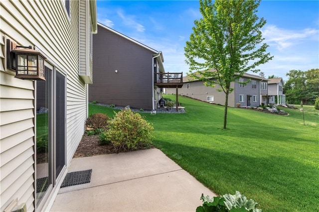 view of green lawn featuring a patio area