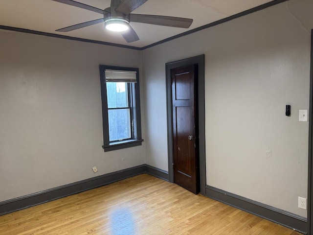 unfurnished room with ceiling fan, light wood-type flooring, ornamental molding, and baseboards