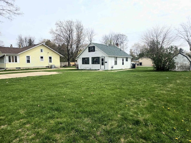 view of yard featuring central AC