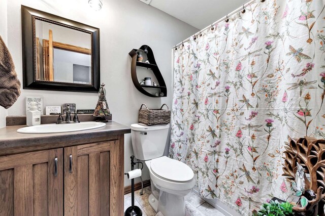 8795 County Rd S, Pulaski, WI 54162 - full bathroom featuring toilet, vanity, and a shower with shower curtain