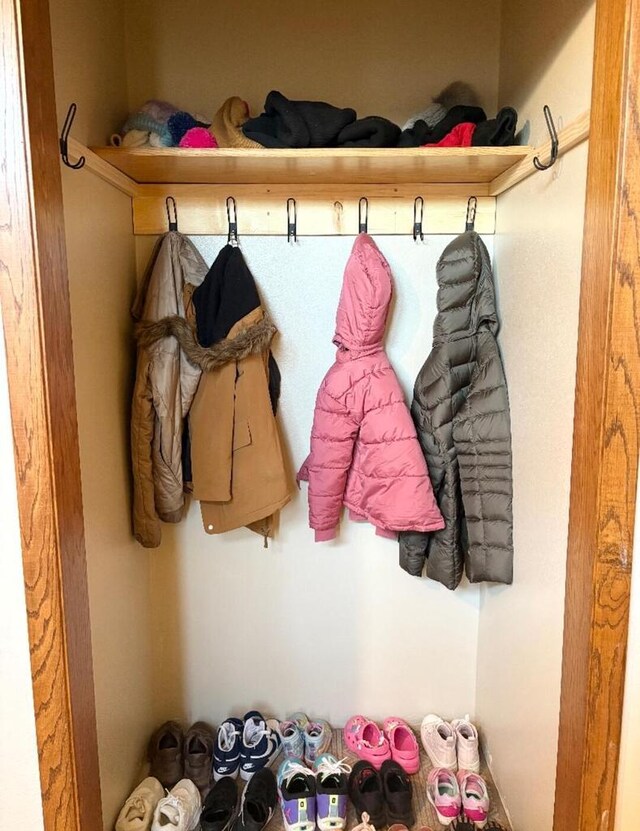 W4609 S Pearl Lake Rd, Redgranite, WI 54970 - view of mudroom