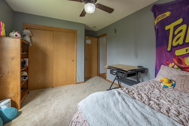bedroom with baseboards, ceiling fan, carpet, and a closet