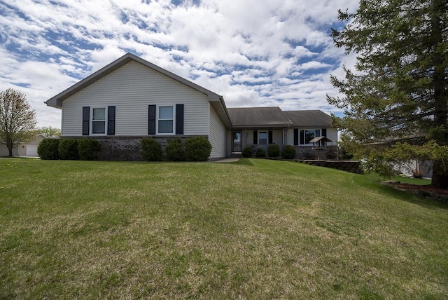 single story home with a front yard