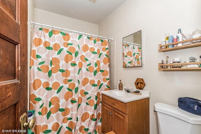 2968 N Buffum St Unit 2968A, Milwaukee, WI 53212 - bathroom with toilet, curtained shower, and vanity