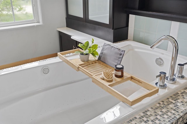 room details featuring a washtub