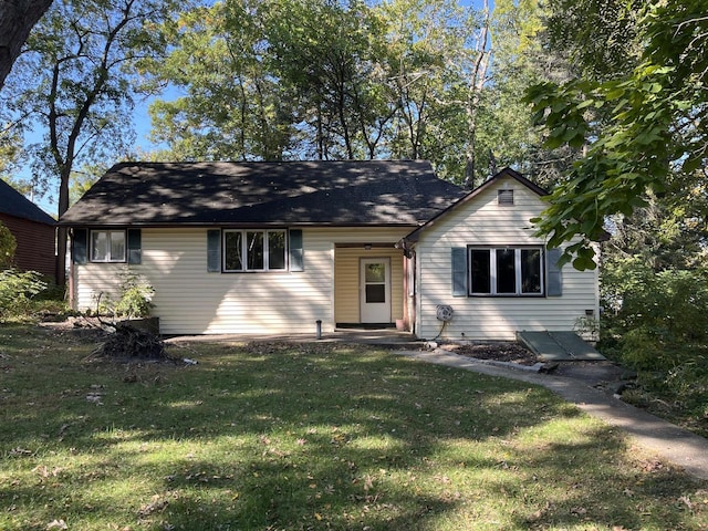 805 Manor Dr, Twin Lakes, WI 53181 - ranch-style house with a front yard