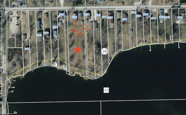 3559 N Shore Dr, Hubertus, WI 53033 - aerial view of property's location with property boundaries highlighted