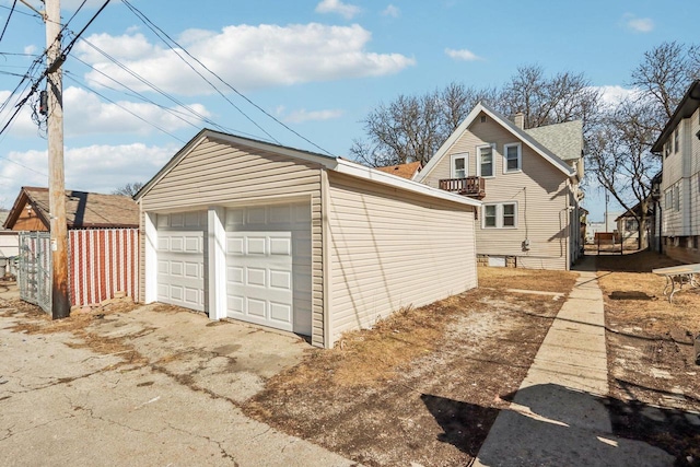 3367 N 36th St, Milwaukee, WI 53216 - detached garage featuring fence