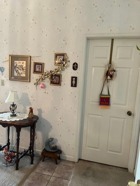 entryway featuring baseboards