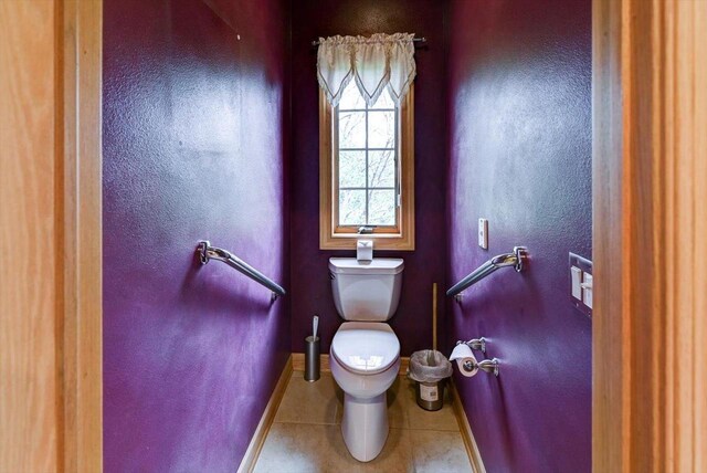 457 Union Rd, Brooklyn, WI 53521 - bathroom featuring tile patterned floors, baseboards, a textured wall, and toilet
