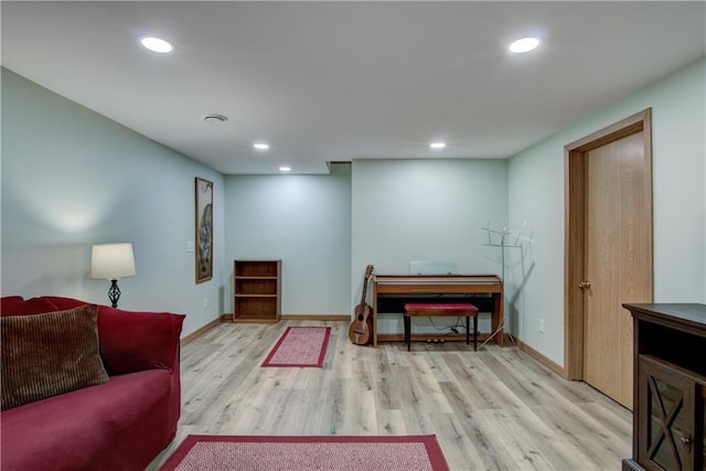 living area featuring baseboards, recessed lighting, and wood finished floors