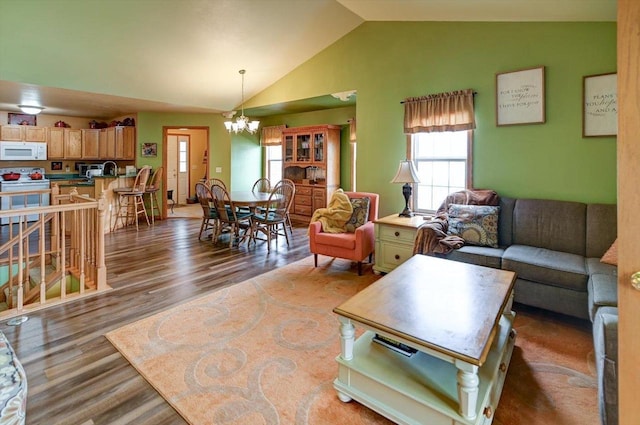 living room featuring an inviting chandelier, wood finished floors, and lofted ceiling