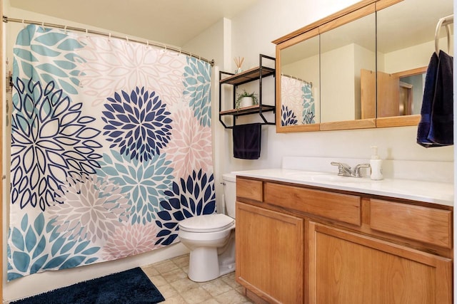 full bathroom featuring toilet, curtained shower, and vanity