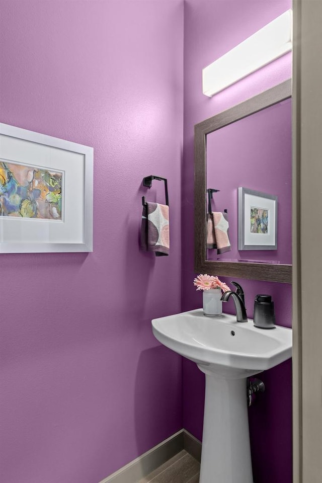 6667 S Chickahauk Trl, Middleton, WI 53562 - bathroom featuring baseboards