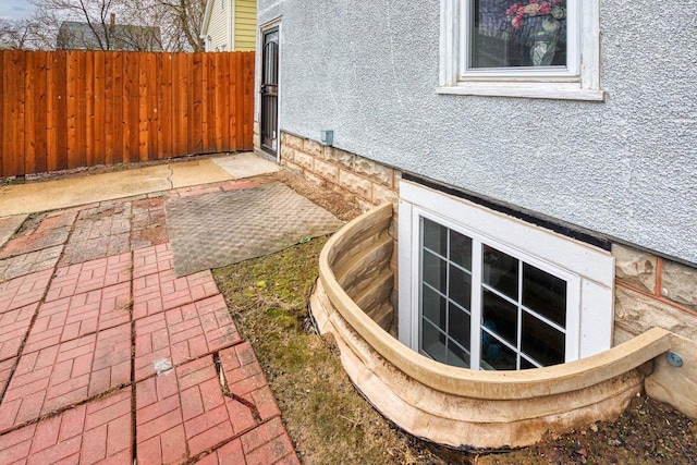1221 S Madison St, Appleton, WI 54915 - details with fence