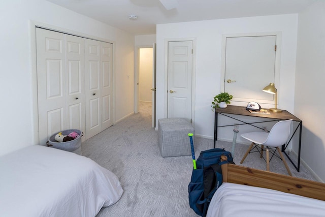 bedroom featuring carpet floors, baseboards, and a closet