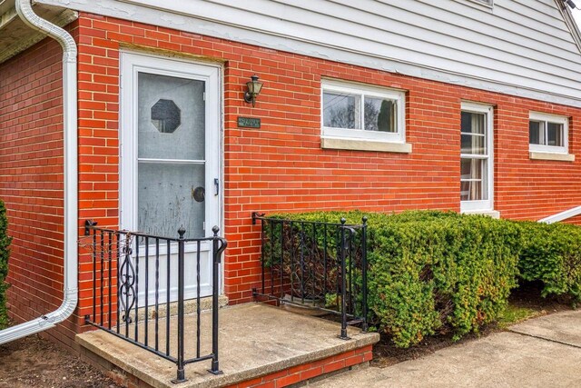 901 E Grant St, Appleton, WI 54911 - property entrance with brick siding