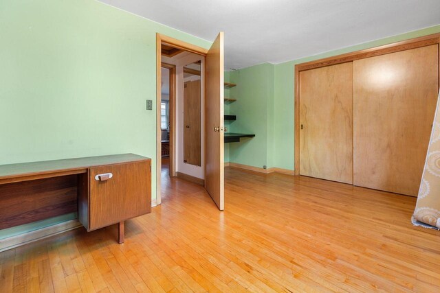 901 E Grant St, Appleton, WI 54911 - unfurnished bedroom with light wood-type flooring, baseboards, and a closet