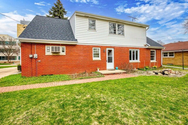901 E Grant St, Appleton, WI 54911 - view of front facade featuring roof with shingles, a front lawn, and brick siding