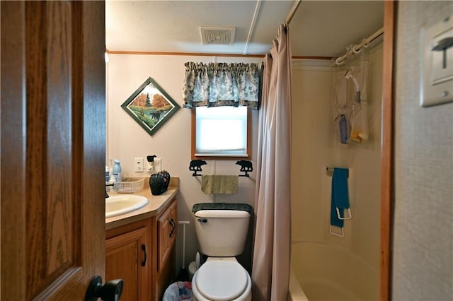 bathroom featuring visible vents, shower / bath combo, toilet, and vanity
