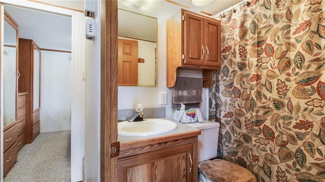 full bath with a shower with curtain and vanity