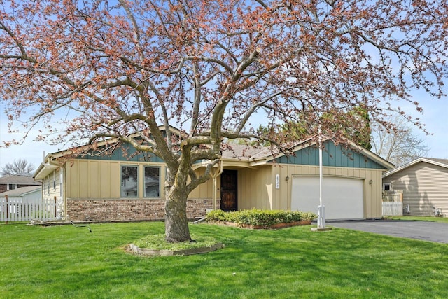 view of front of home featuring board and batten siding, aphalt driveway, a garage, fence, and a front lawn