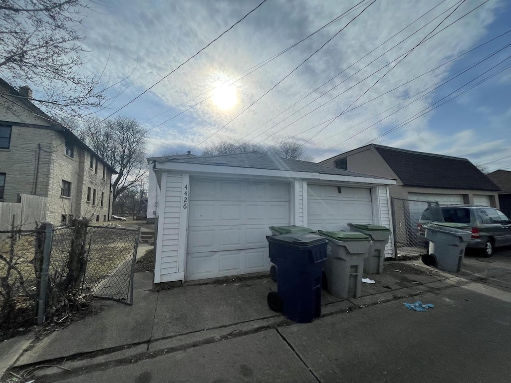 4426 W Medford Ave, Milwaukee, WI 53216 - detached garage featuring fence