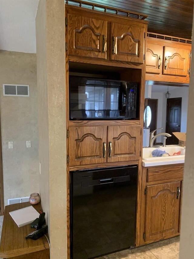 312 W Buehler Ave, Nekoosa, WI 54457 - bathroom with visible vents and a sink