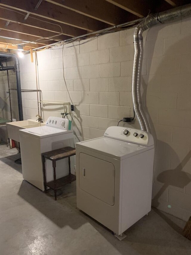 312 W Buehler Ave, Nekoosa, WI 54457 - laundry room featuring a sink, separate washer and dryer, and laundry area