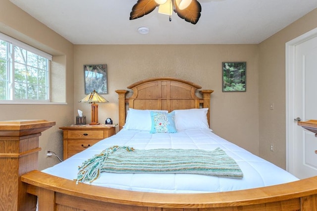 bedroom with ceiling fan