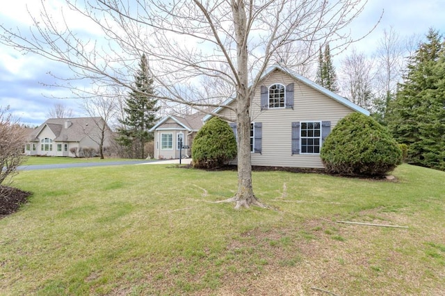 exterior space featuring a front yard