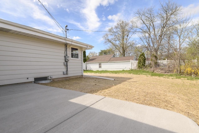 view of yard with a patio area