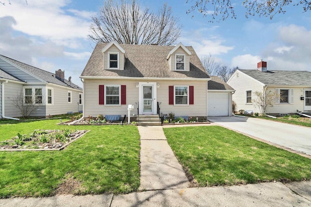 1112 Marquette Ave, Green Bay, WI 54304 - cape cod home featuring a shingled roof, driveway, and a front lawn