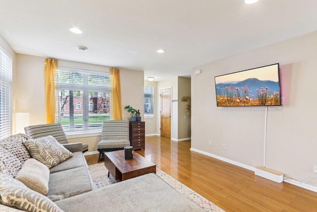 living area featuring baseboards, recessed lighting, and wood finished floors