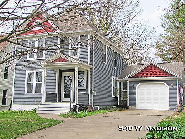 view of front of house featuring a garage and driveway