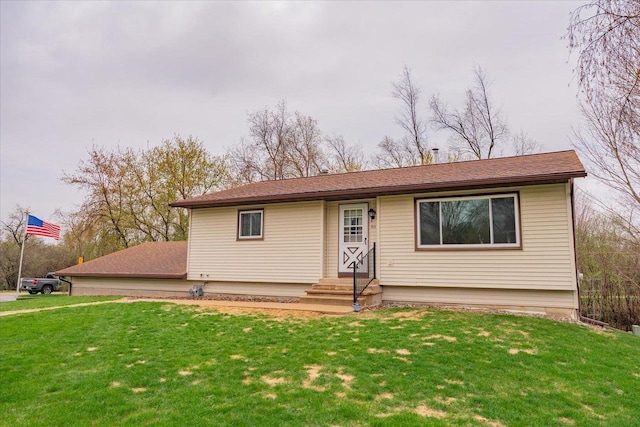 single story home with a front lawn