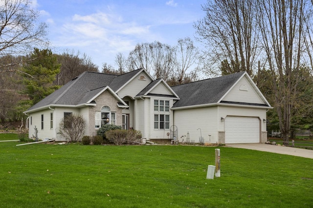 view of front of house with an attached garage, a shingled roof, concrete driveway, and a front yard