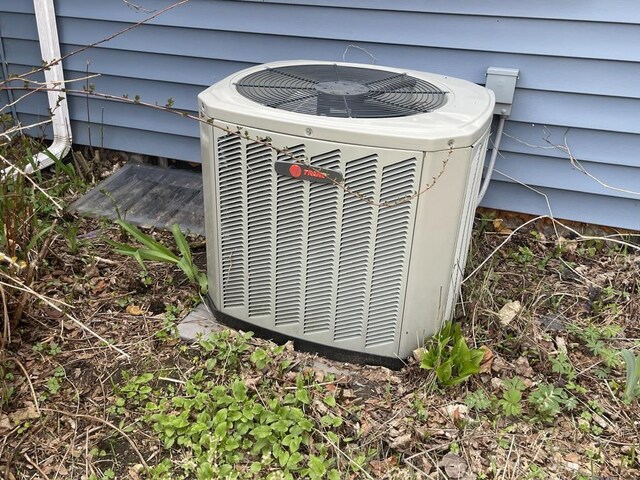 227 1st St, Baraboo, WI 53913 - exterior details with central AC