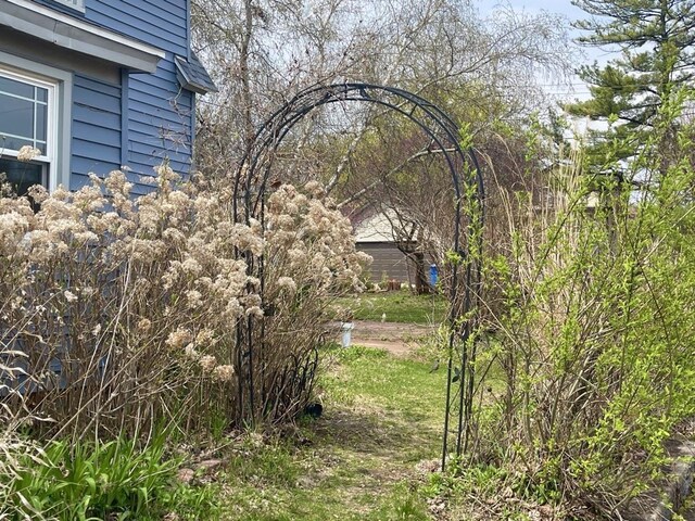 227 1st St, Baraboo, WI 53913 - view of yard