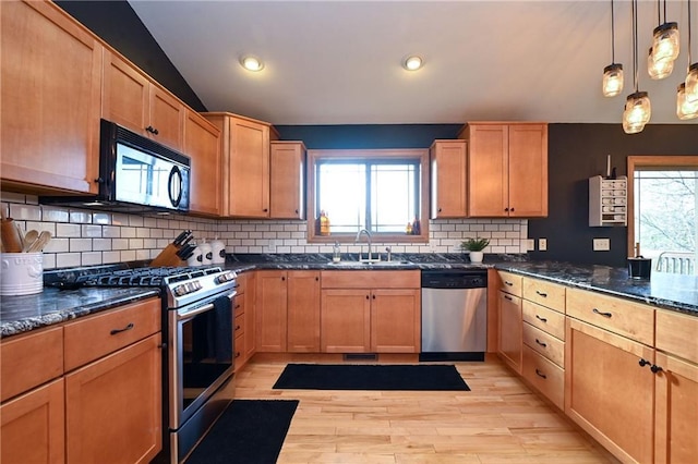 4410 Echo Valley Dr, Eau Claire, WI 54701 - kitchen featuring recessed lighting, tasteful backsplash, a sink, light wood finished floors, and appliances with stainless steel finishes